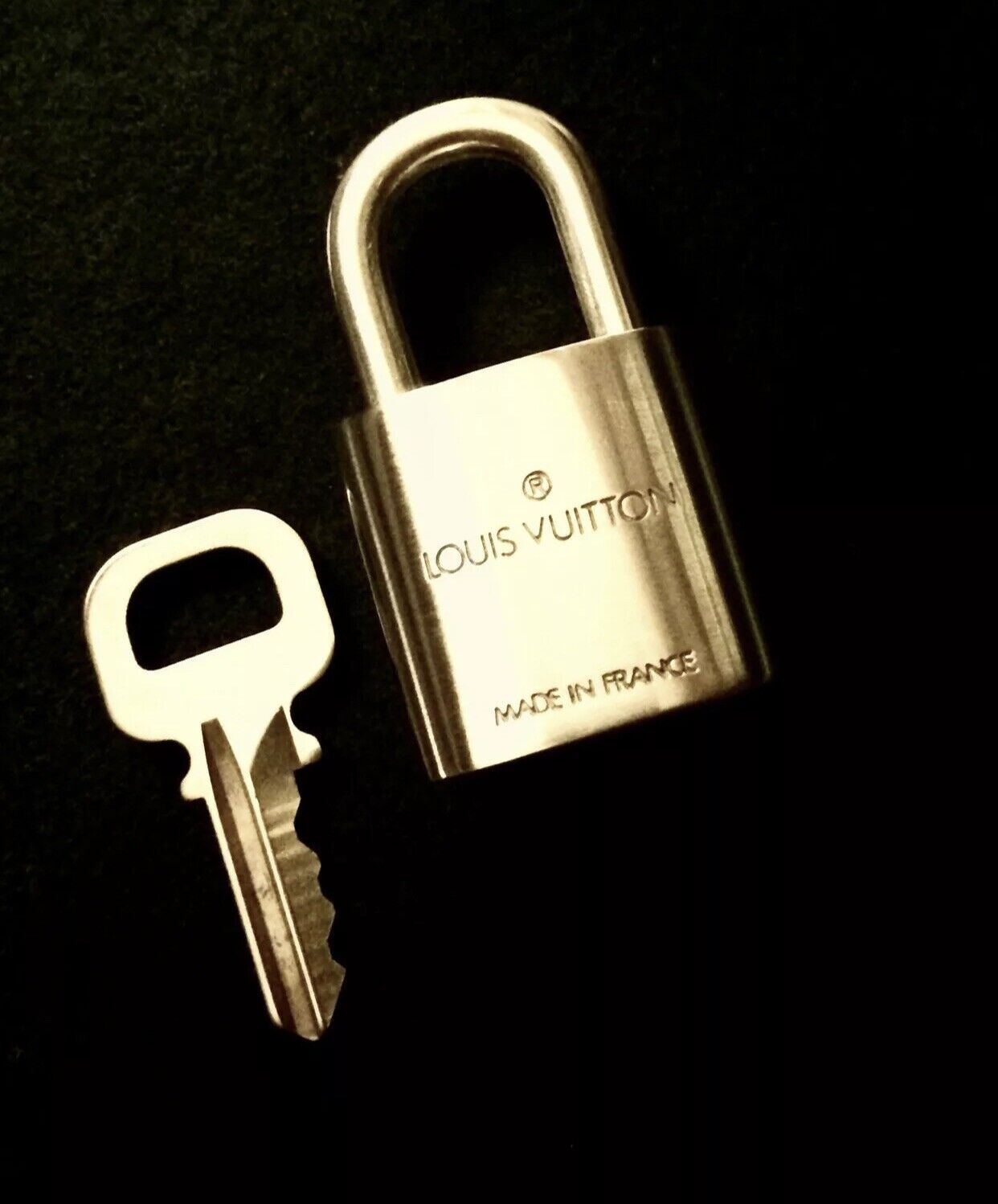 Authentic Louis Vuitton Name Tag Lock & Key Set Goldtone 🇫🇷 – PoshBagShop