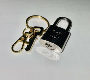 Louis Vuitton Stainless Chrome Padlock # 313 w/ Key Authentic