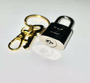 Louis Vuitton Stainless Chrome Padlock # 313 w/ Key Authentic